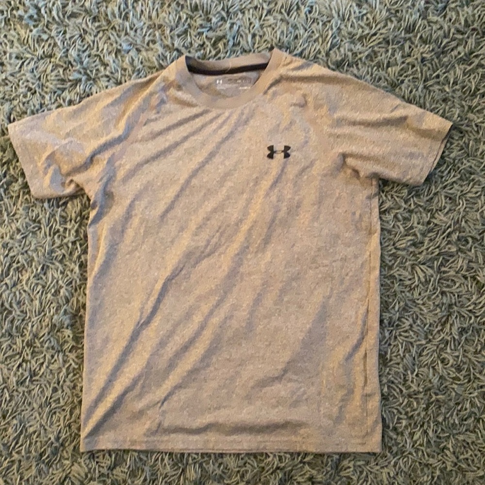 NWOT UNDER ARMOUR MENS T-SHIRT SIZE SMALL